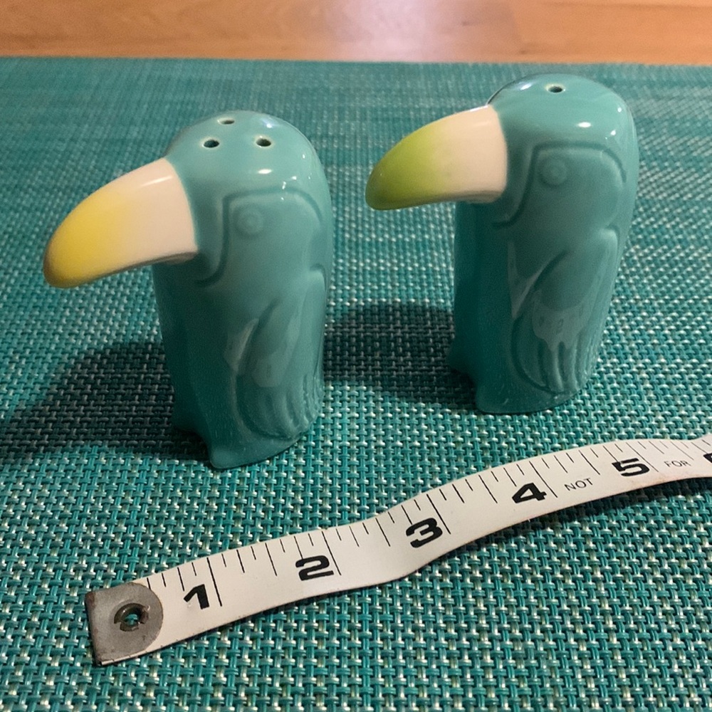 Vintage eagle like salt and pepper shaker